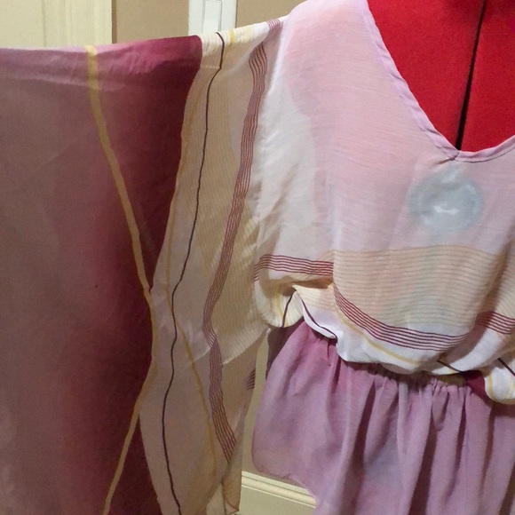 Beautiful slightly sheer shirt❤️ - Picture 2 of 4